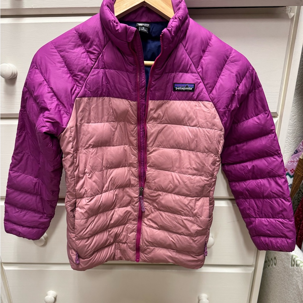 Girls size 10 (M) Patagonia
Excellent used condition
